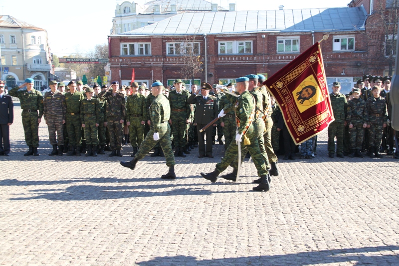На Красногорской площади перед курсантами военно-патриотических клубов